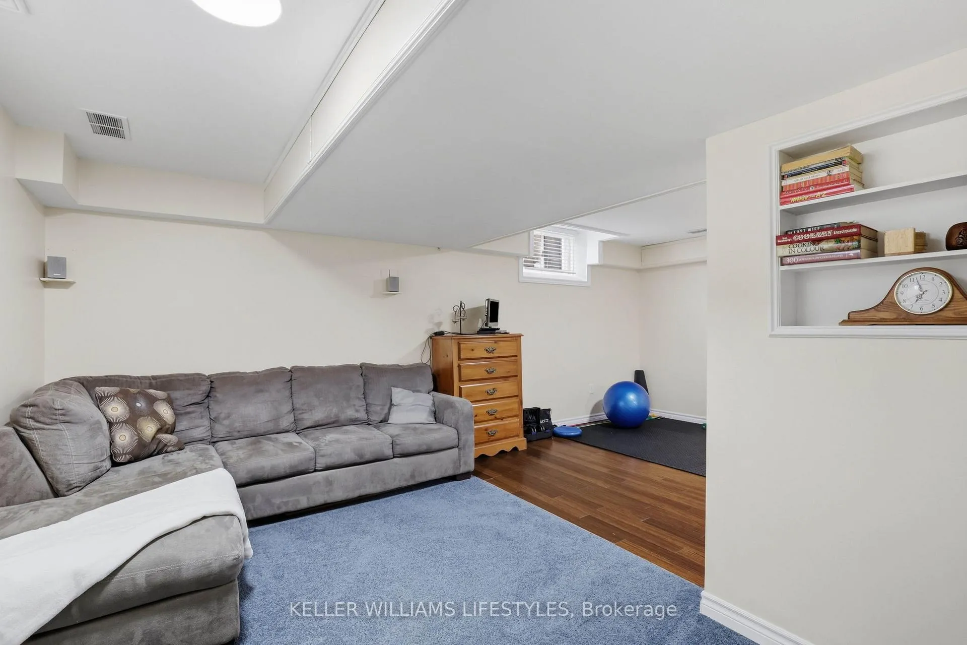 Photo 30 of 696 Fieldgate Circle, London, East I — HOMEH