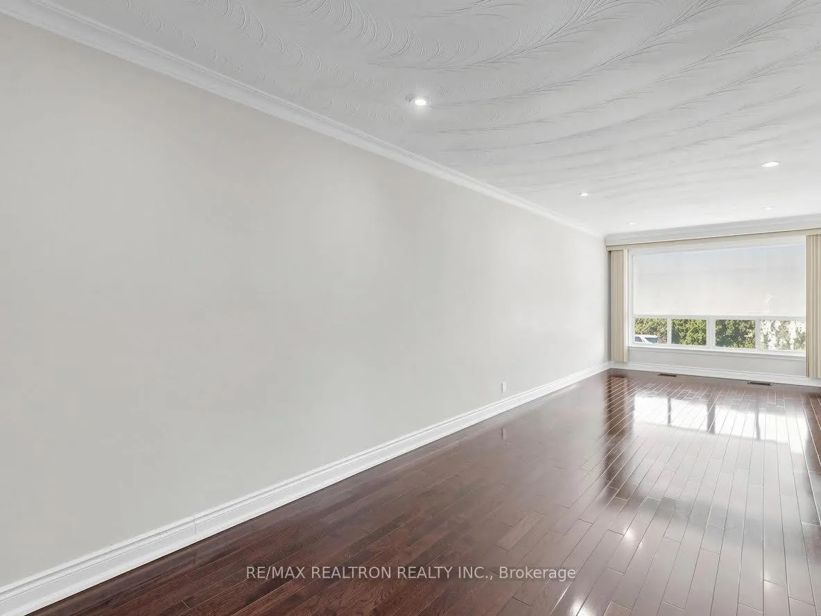 Photo 3 of 2613 Jane Street, North York, Glenfield-Jane Heights — HOMEH