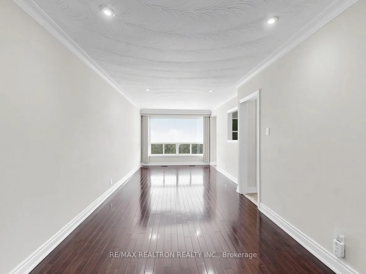Photo 4 of 2613 Jane Street, North York, Glenfield-Jane Heights — HOMEH