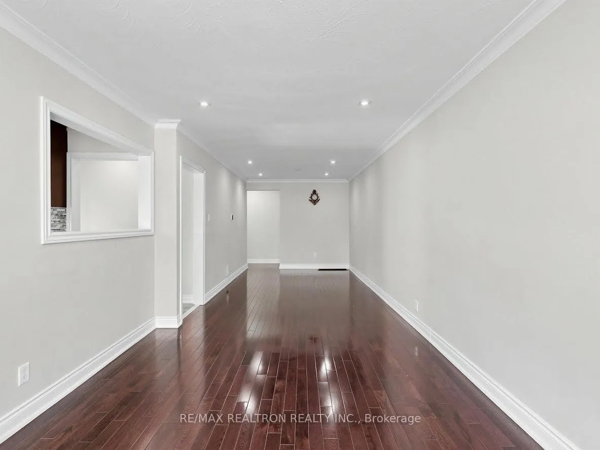 Photo 6 of 2613 Jane Street, North York, Glenfield-Jane Heights — HOMEH