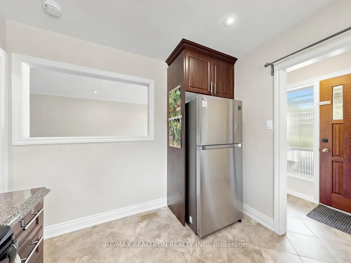Photo 10 of 2613 Jane Street, North York, Glenfield-Jane Heights — HOMEH