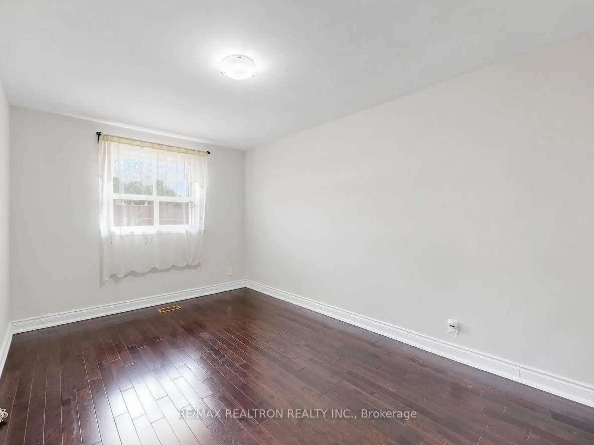 Photo 11 of 2613 Jane Street, North York, Glenfield-Jane Heights — HOMEH
