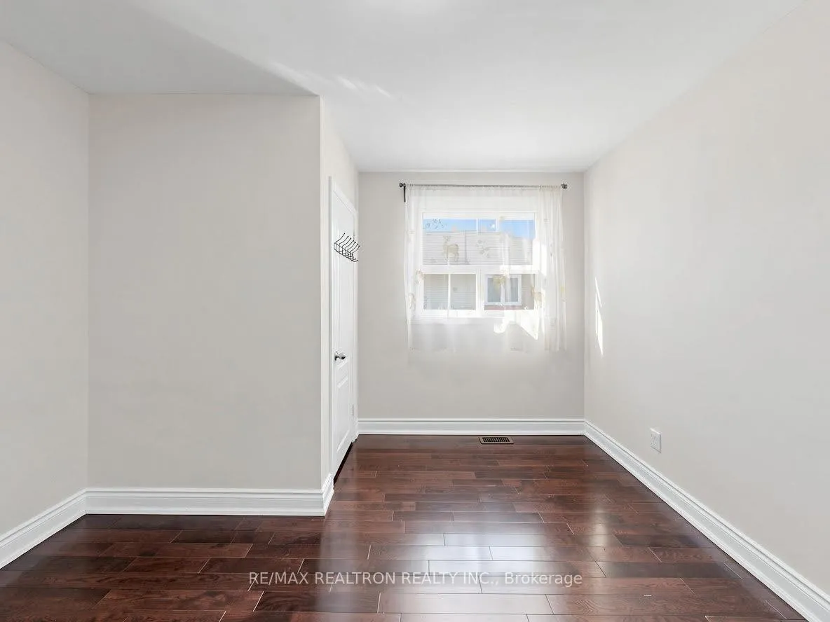 Photo 13 of 2613 Jane Street, North York, Glenfield-Jane Heights — HOMEH