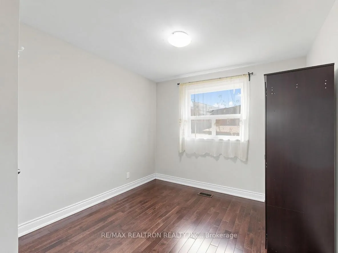 Photo 14 of 2613 Jane Street, North York, Glenfield-Jane Heights — HOMEH