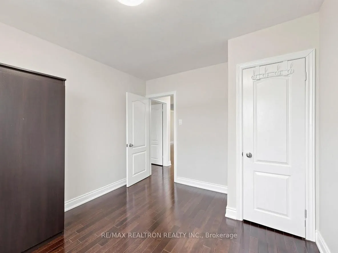 Photo 15 of 2613 Jane Street, North York, Glenfield-Jane Heights — HOMEH