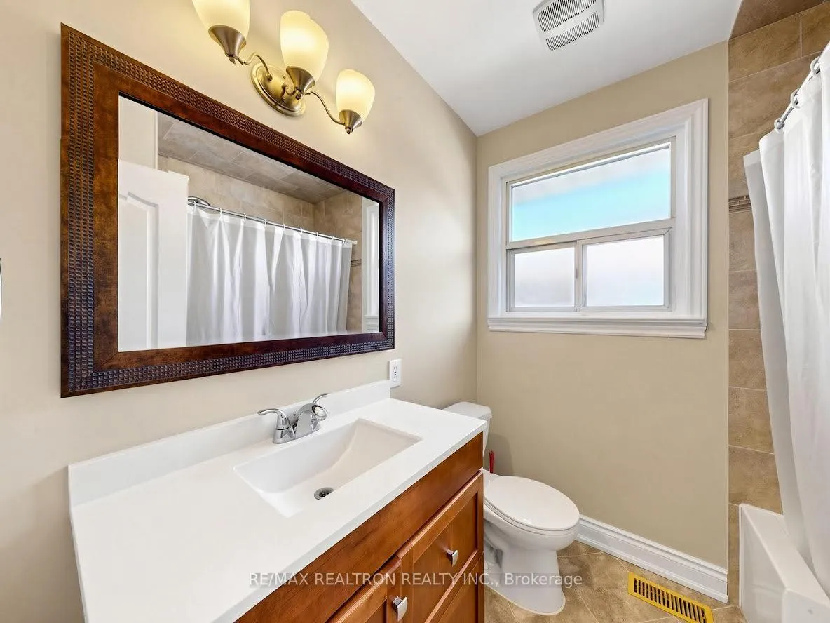 Photo 16 of 2613 Jane Street, North York, Glenfield-Jane Heights — HOMEH
