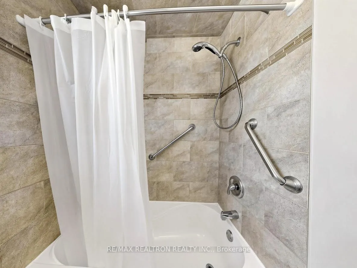 Photo 17 of 2613 Jane Street, North York, Glenfield-Jane Heights — HOMEH