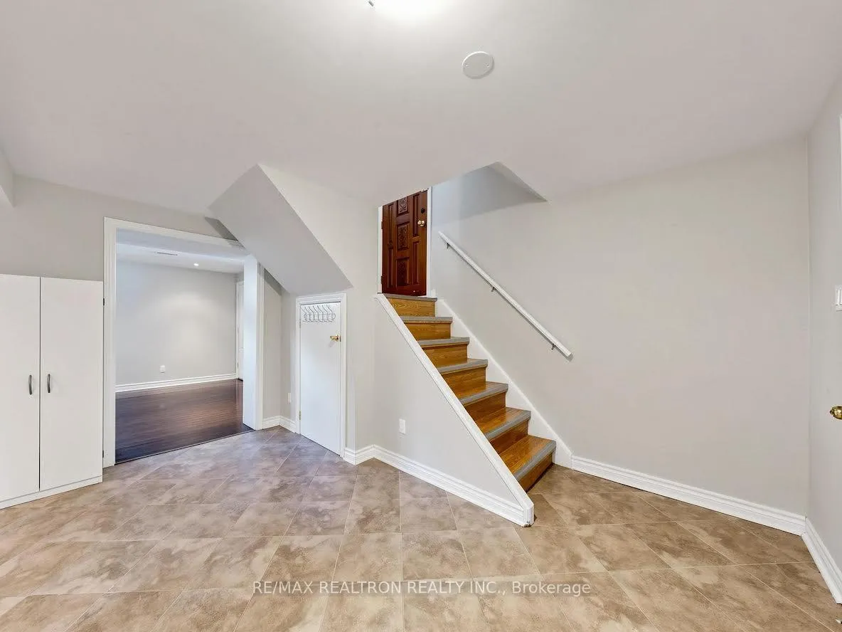 Photo 20 of 2613 Jane Street, North York, Glenfield-Jane Heights — HOMEH