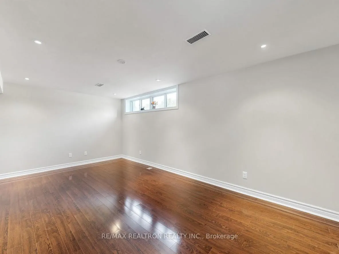 Photo 21 of 2613 Jane Street, North York, Glenfield-Jane Heights — HOMEH