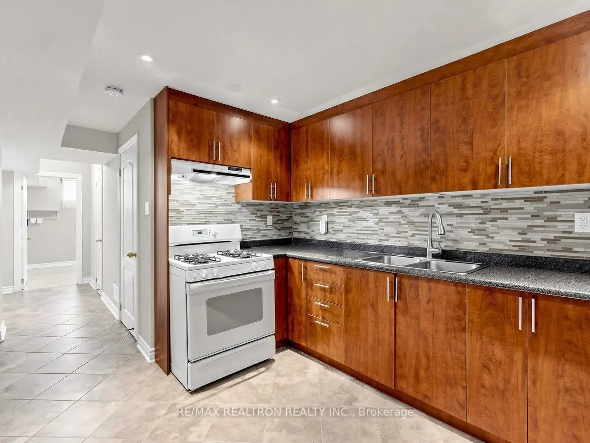Photo 24 of 2613 Jane Street, North York, Glenfield-Jane Heights — HOMEH
