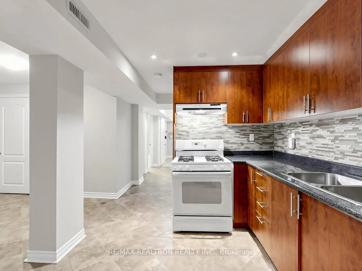 Photo 25 of 2613 Jane Street, North York, Glenfield-Jane Heights — HOMEH