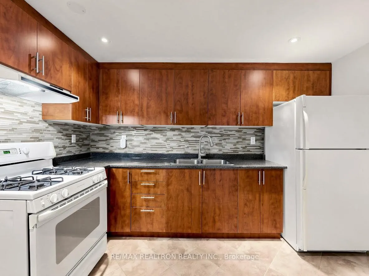 Photo 26 of 2613 Jane Street, North York, Glenfield-Jane Heights — HOMEH