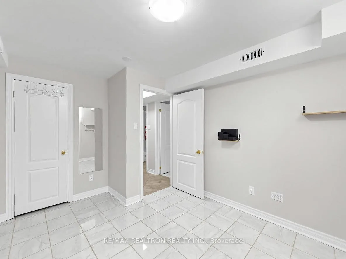 Photo 31 of 2613 Jane Street, North York, Glenfield-Jane Heights — HOMEH