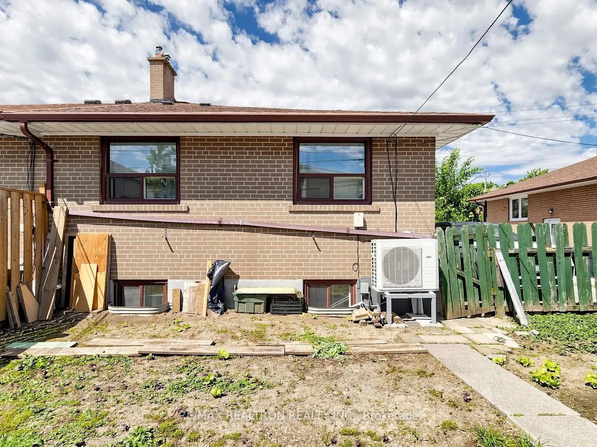 Photo 33 of 2613 Jane Street, North York, Glenfield-Jane Heights — HOMEH