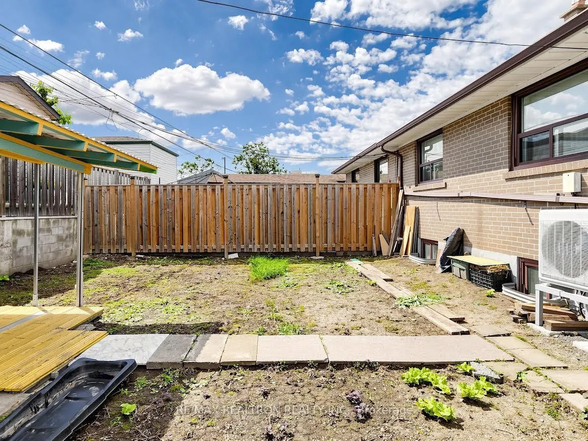 Photo 38 of 2613 Jane Street, North York, Glenfield-Jane Heights — HOMEH