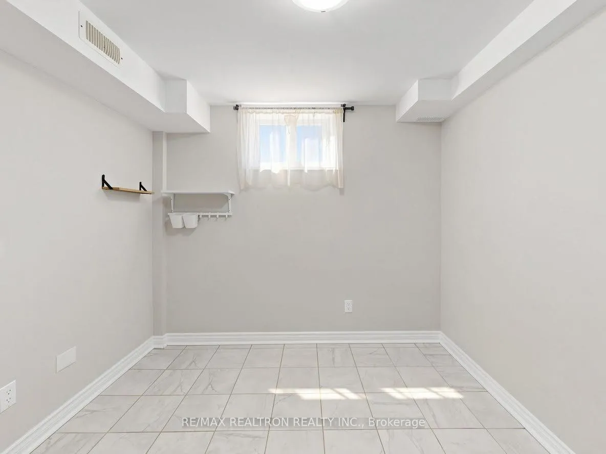 Photo 40 of 2613 Jane Street, North York, Glenfield-Jane Heights — HOMEH