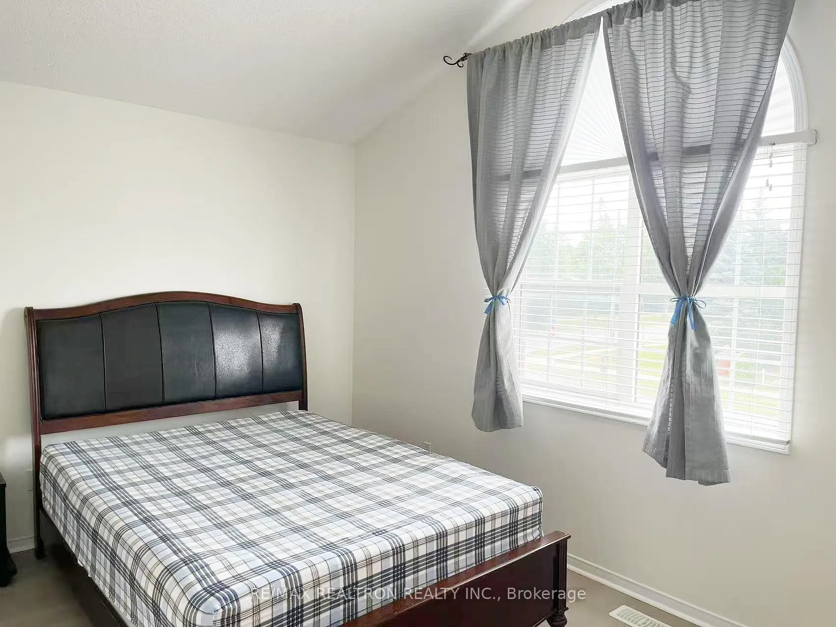 Photo 7 of Unit (2Bedrooms), 4 Twin Streams Road, Whitby, Williamsburg — HOMEH