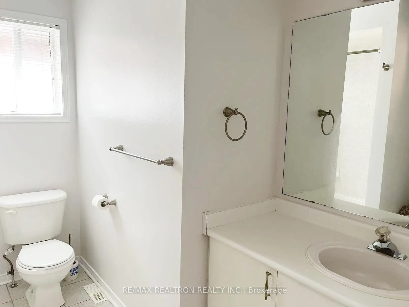 Photo 10 of Unit (2Bedrooms), 4 Twin Streams Road, Whitby, Williamsburg — HOMEH