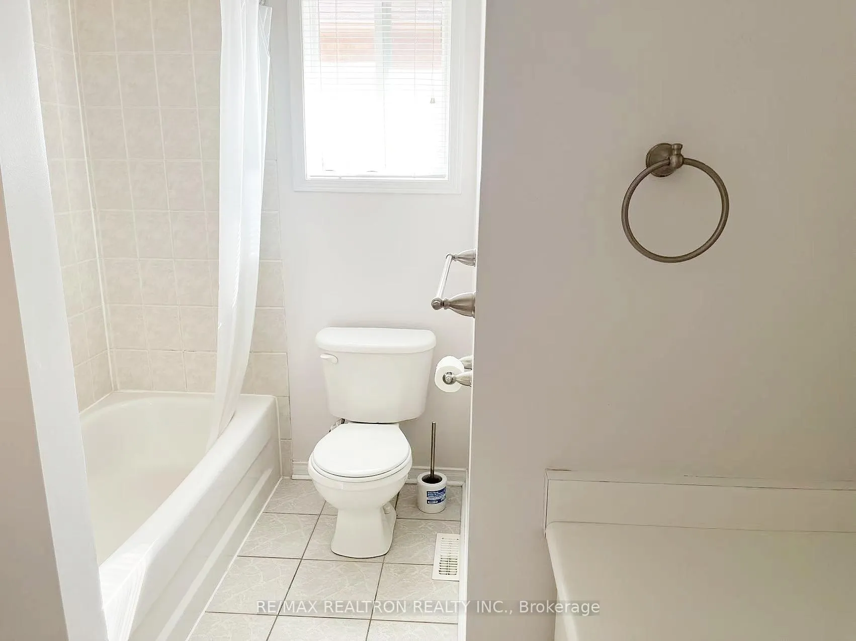 Photo 11 of Unit (2Bedrooms), 4 Twin Streams Road, Whitby, Williamsburg — HOMEH