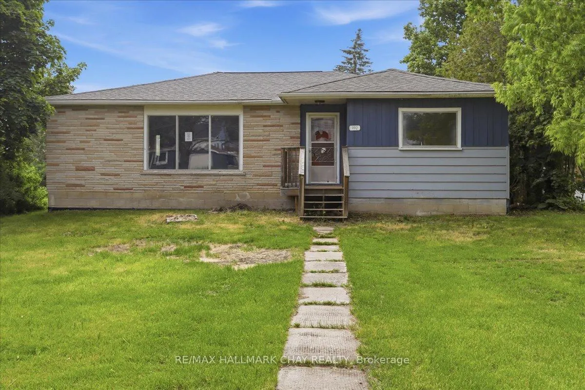 Photo 1 of 992 Ewart Street, Innisfil, Rural Innisfil — HOMEH
