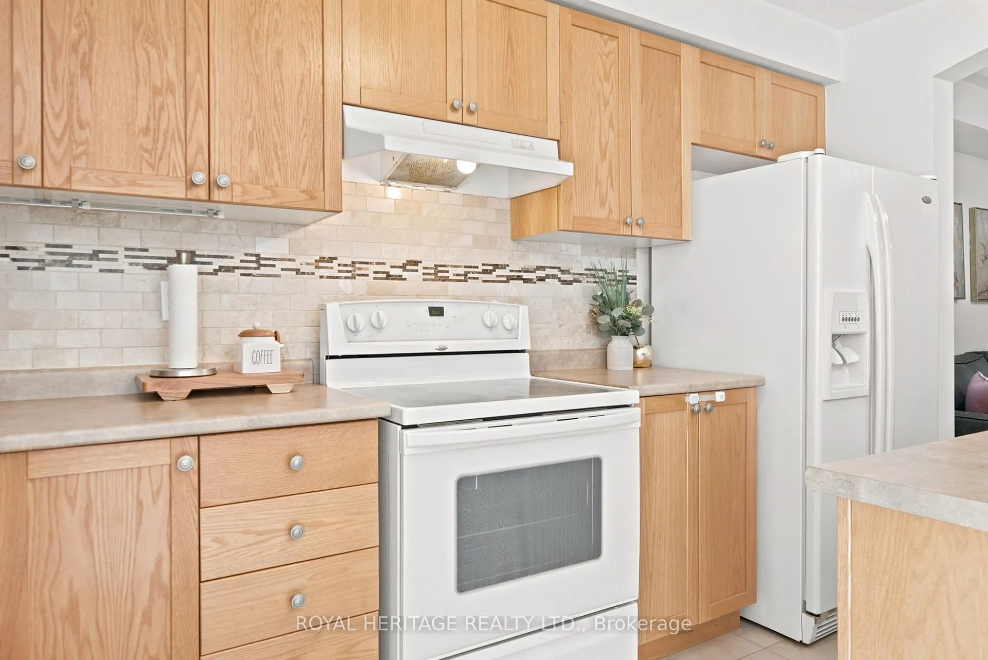 Photo 5 of 39 Neill Avenue, Whitby, Rolling Acres — HOMEH