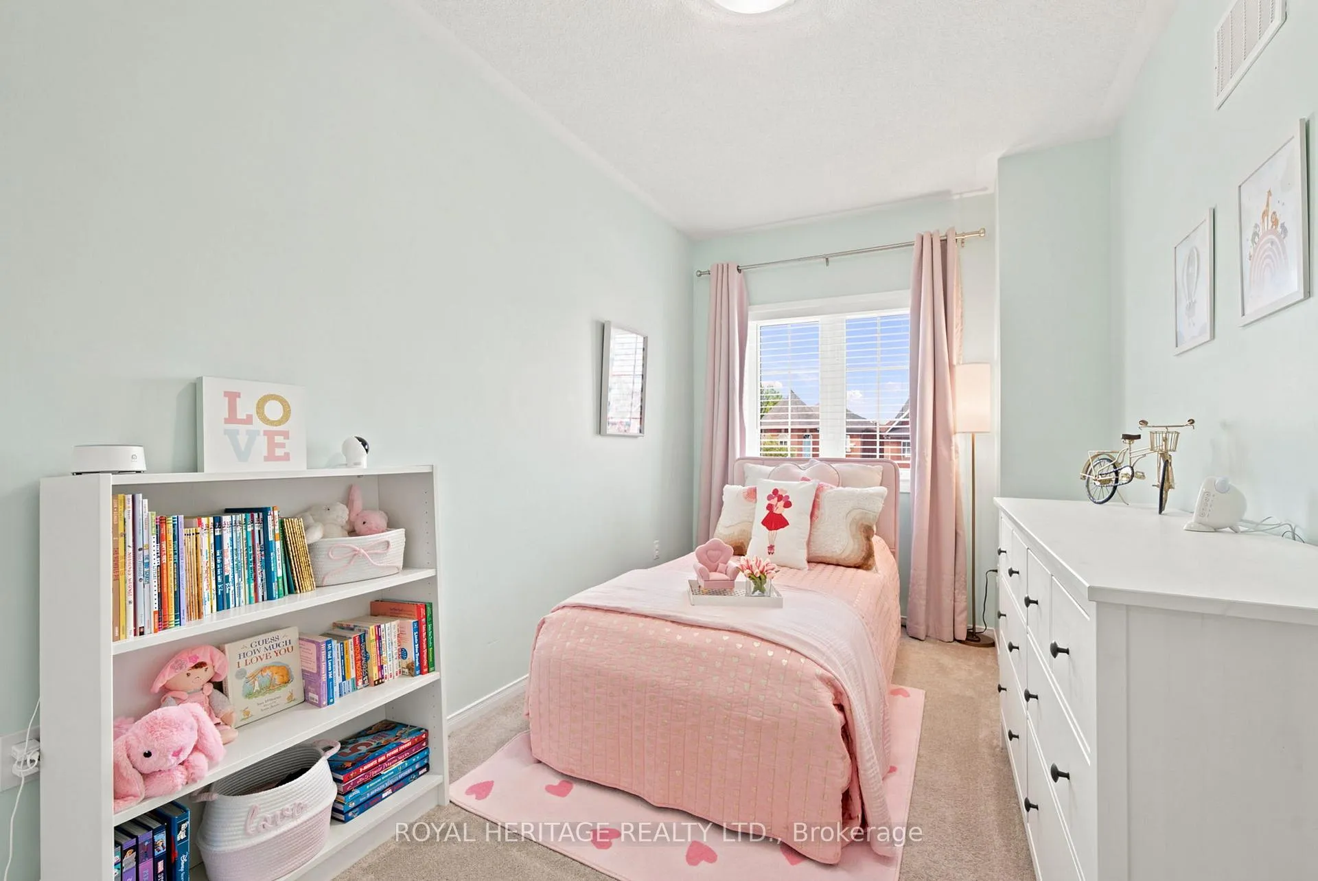 Photo 9 of 39 Neill Avenue, Whitby, Rolling Acres — HOMEH
