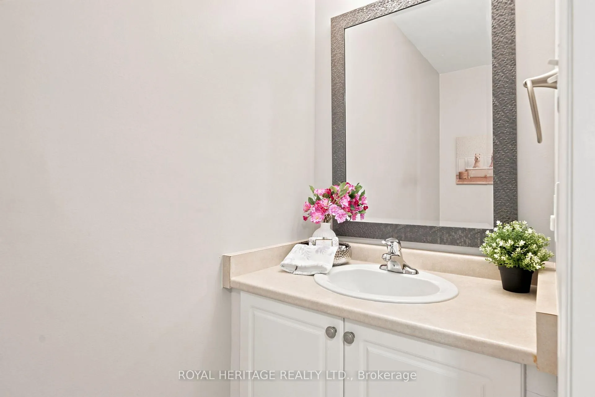 Photo 15 of 39 Neill Avenue, Whitby, Rolling Acres — HOMEH