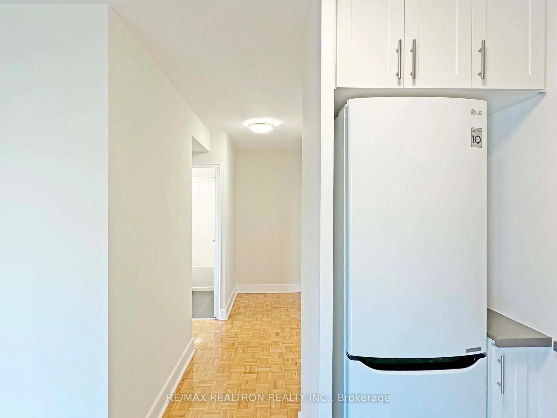 Photo 7 of Unit 801, 485 Huron Street, Toronto, The Annex — HOMEH