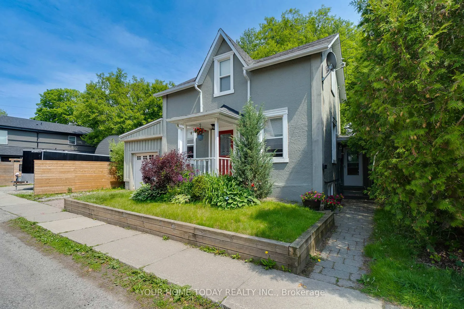 Photo 1 of 10 Knox Street, Halton Hills, Acton — HOMEH