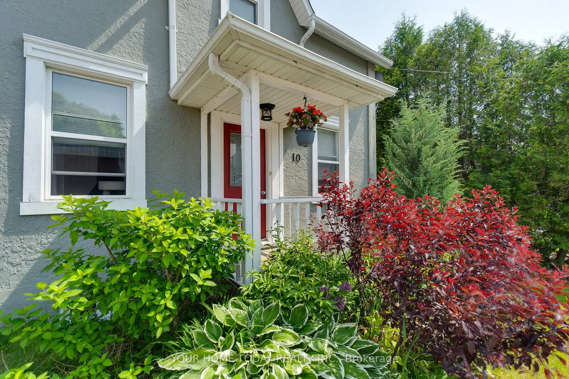 Photo 3 of 10 Knox Street, Halton Hills, Acton — HOMEH