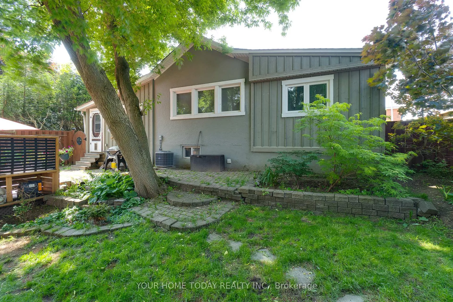 Photo 4 of 10 Knox Street, Halton Hills, Acton — HOMEH