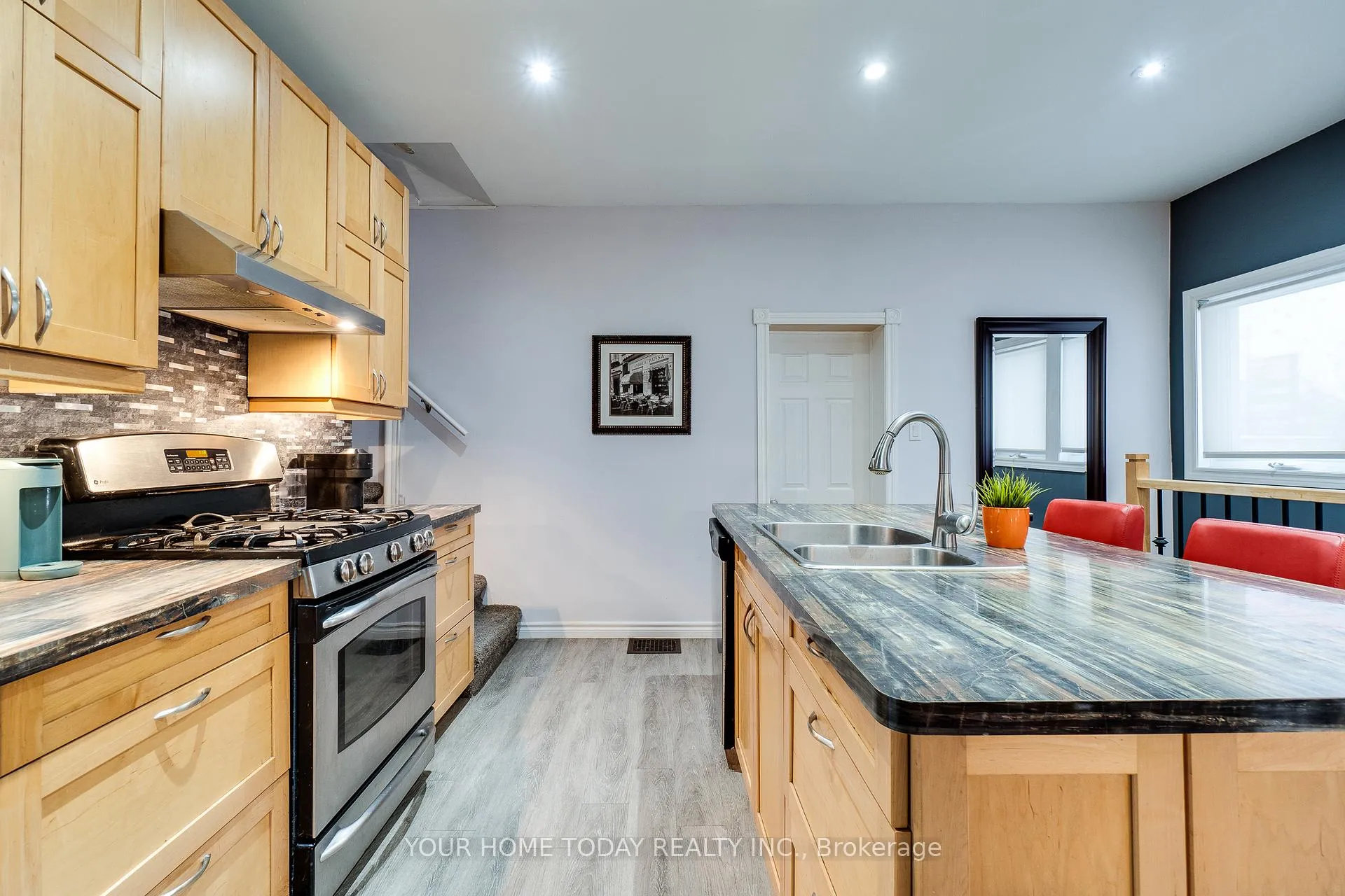 Photo 15 of 10 Knox Street, Halton Hills, Acton — HOMEH