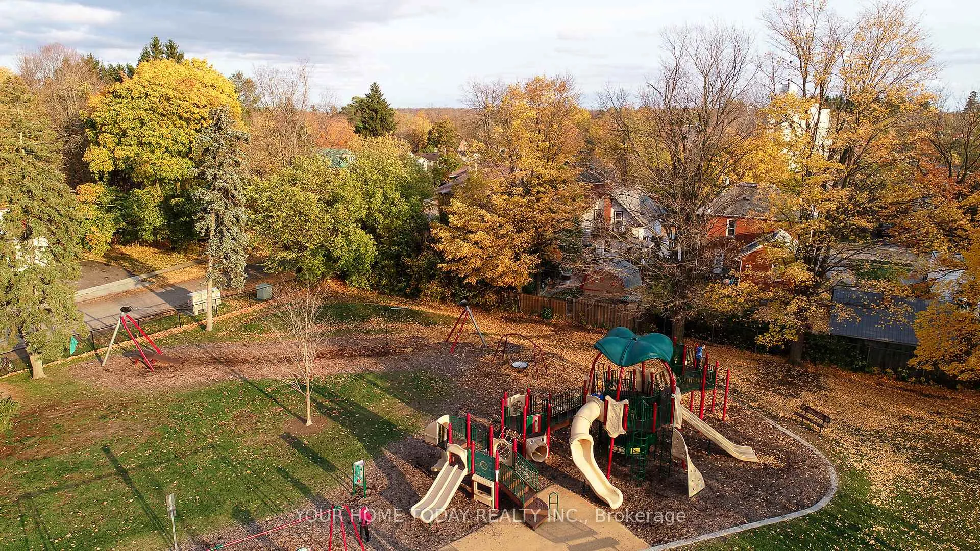 Photo 36 of 10 Knox Street, Halton Hills, Acton — HOMEH