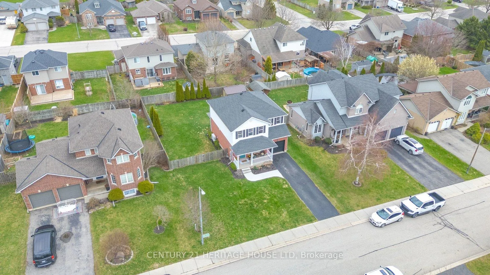 Photo 2 of 34 Primrose Drive, Tillsonburg — HOMEH