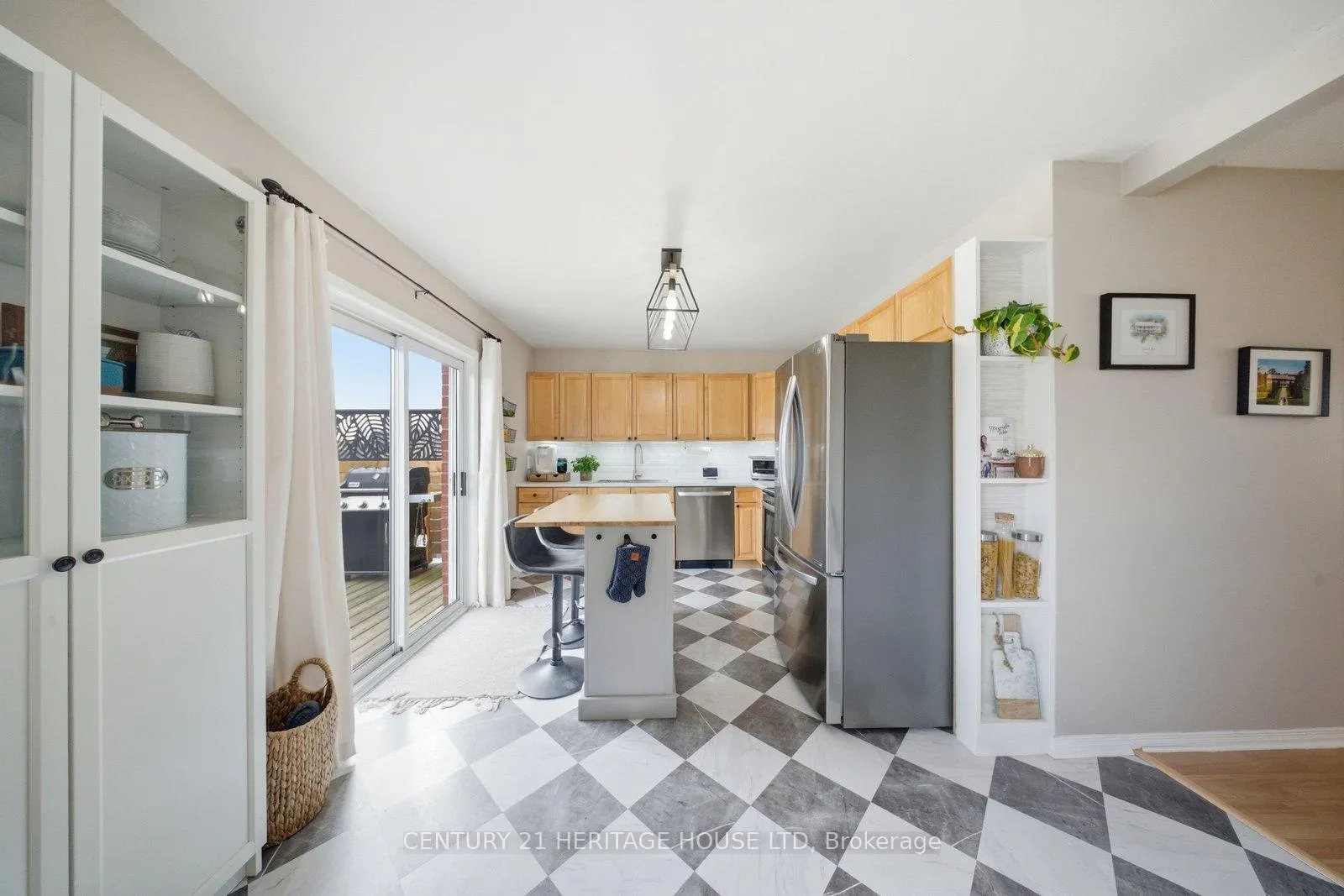 Photo 12 of 34 Primrose Drive, Tillsonburg — HOMEH
