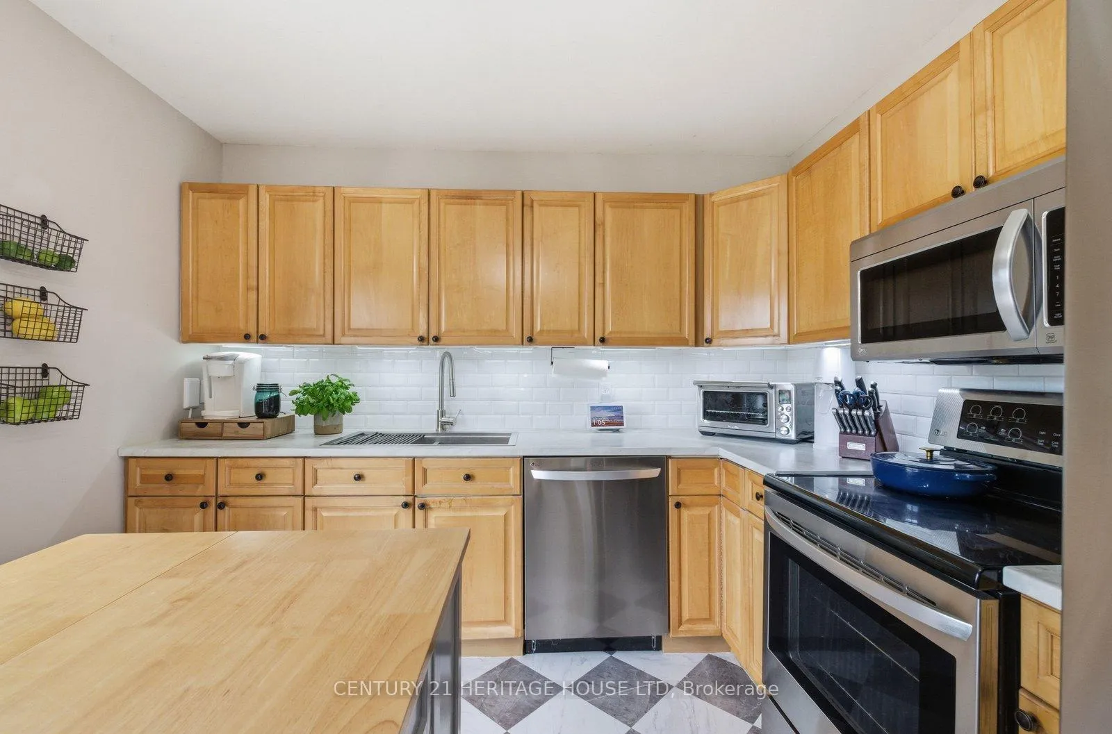 Photo 14 of 34 Primrose Drive, Tillsonburg — HOMEH