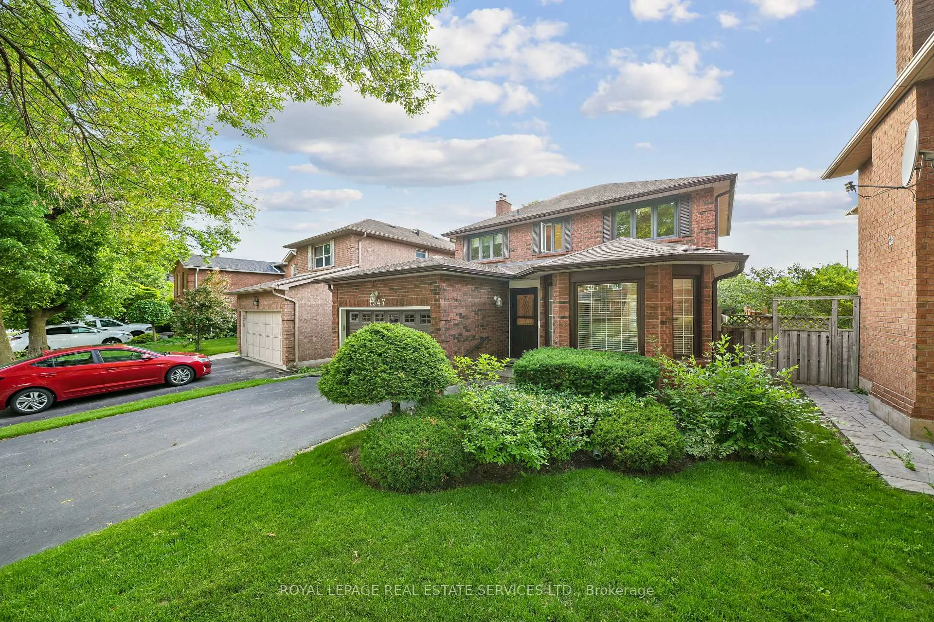Photo 2 of 1547 Stoneybrook Trail, Oakville, Glen Abbey — HOMEH