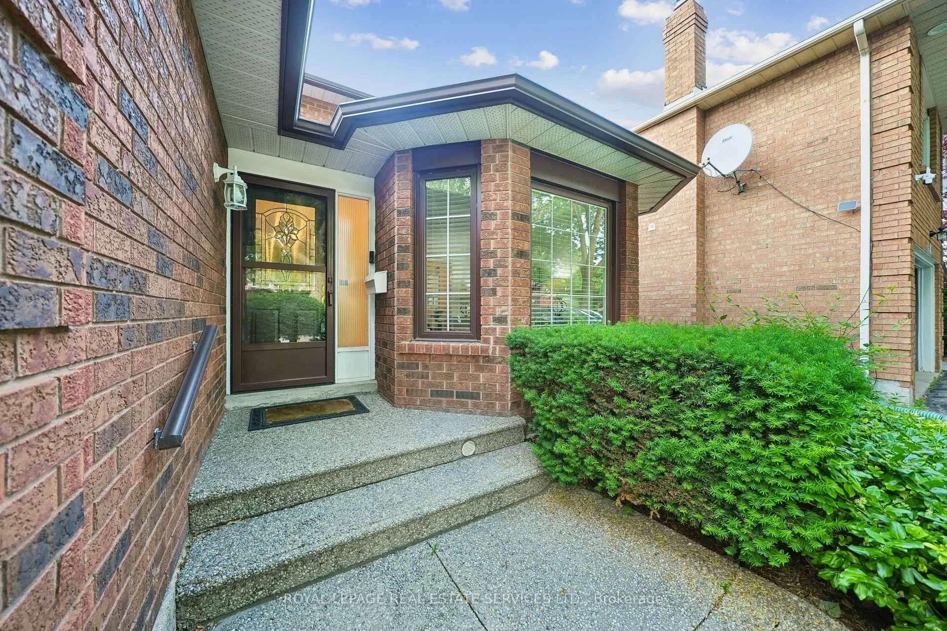 Photo 3 of 1547 Stoneybrook Trail, Oakville, Glen Abbey — HOMEH