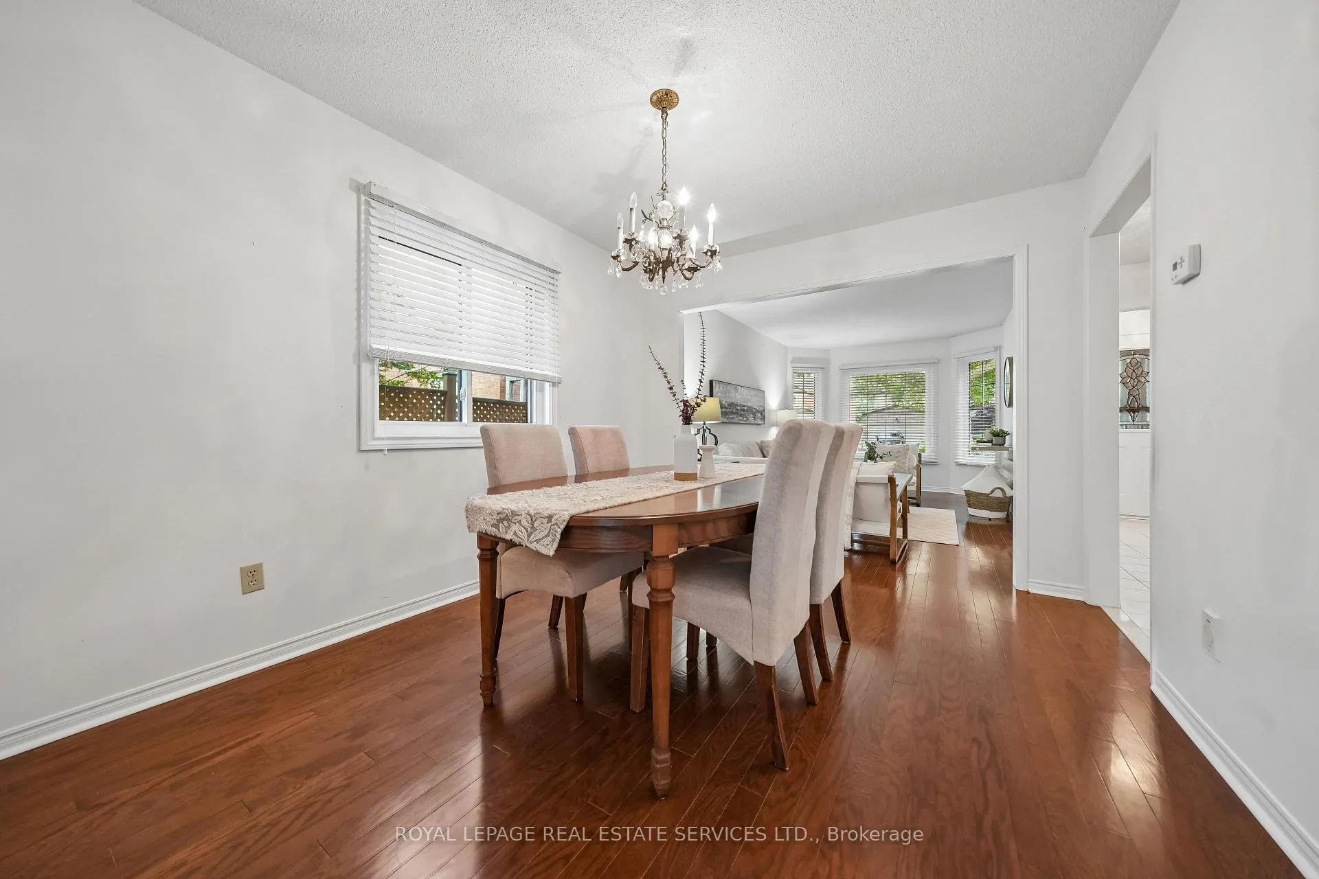 Photo 8 of 1547 Stoneybrook Trail, Oakville, Glen Abbey — HOMEH