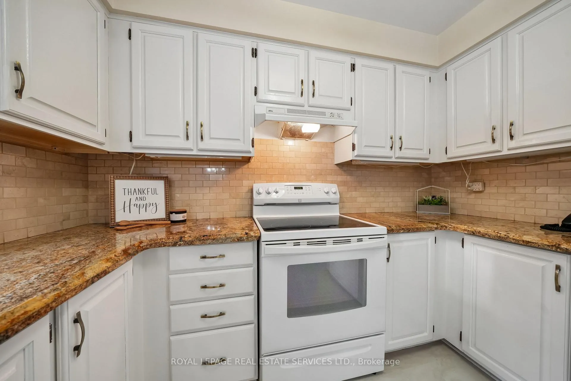 Photo 11 of 1547 Stoneybrook Trail, Oakville, Glen Abbey — HOMEH