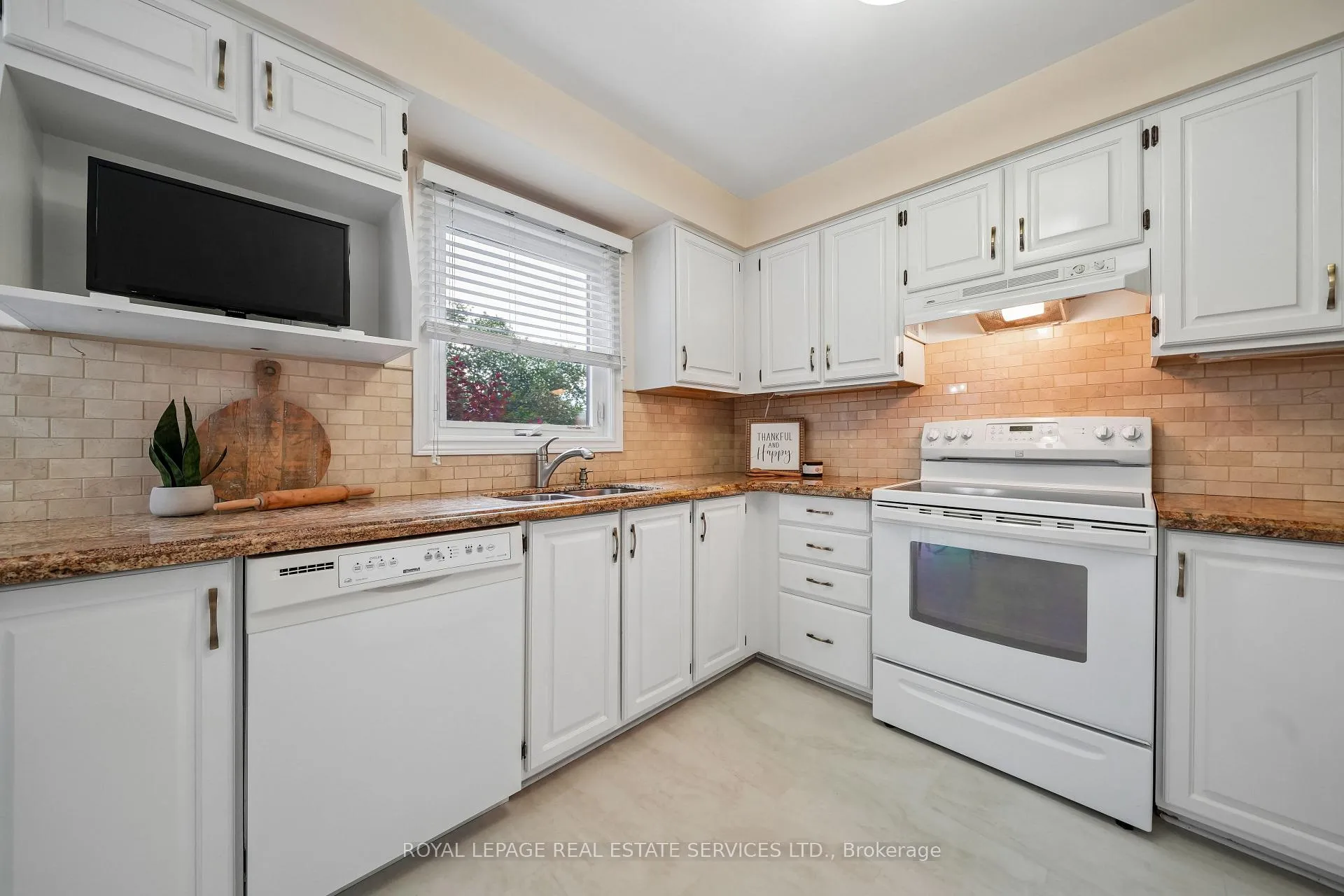 Photo 12 of 1547 Stoneybrook Trail, Oakville, Glen Abbey — HOMEH
