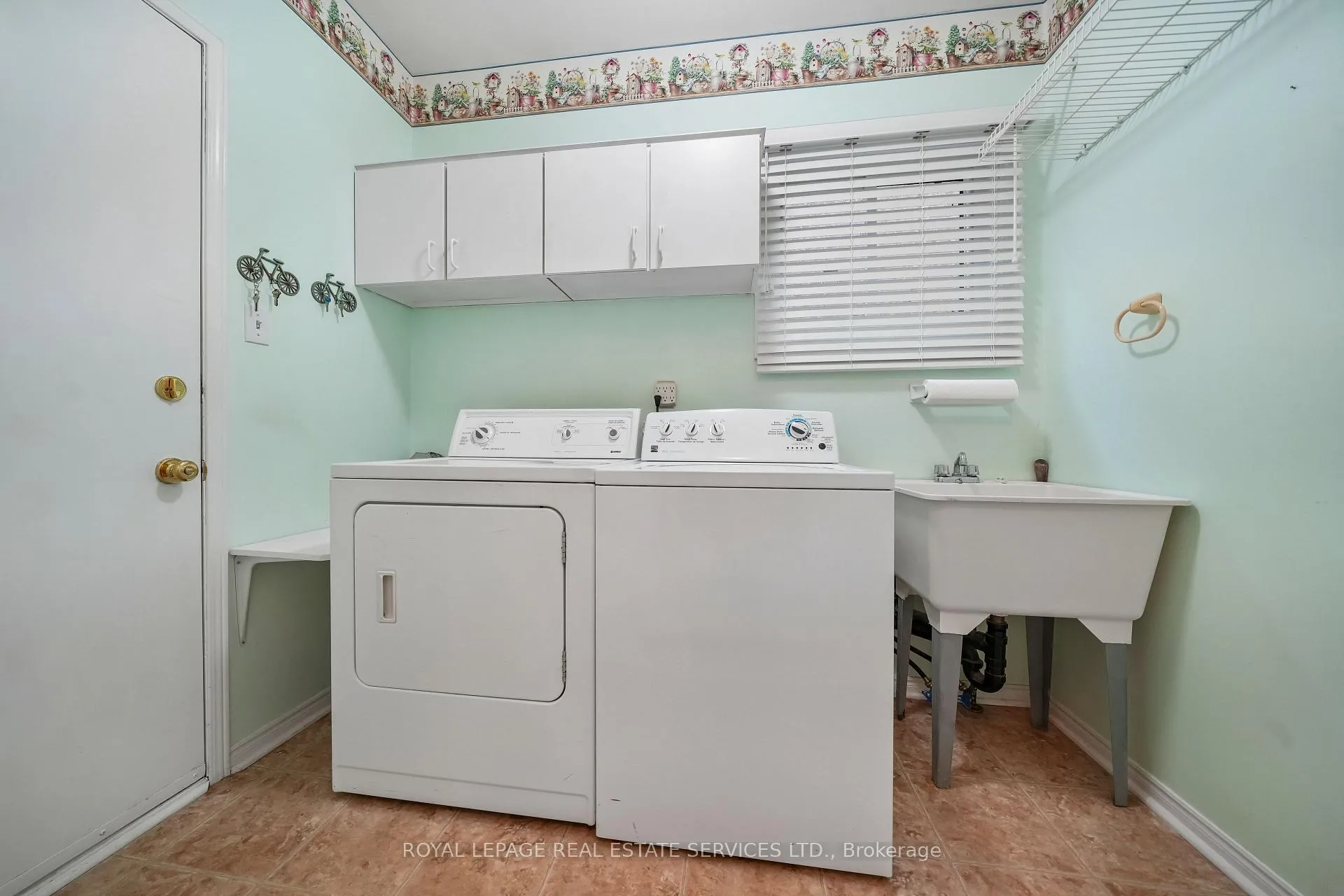 Photo 17 of 1547 Stoneybrook Trail, Oakville, Glen Abbey — HOMEH