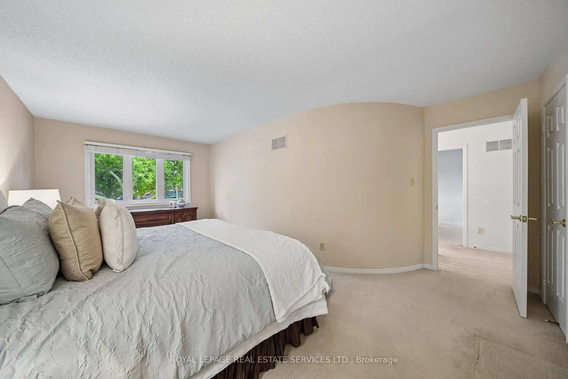 Photo 21 of 1547 Stoneybrook Trail, Oakville, Glen Abbey — HOMEH