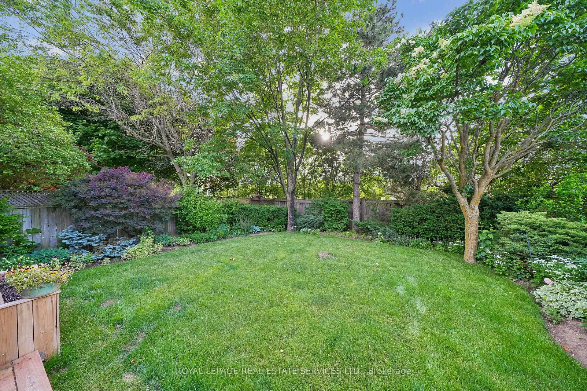 Photo 37 of 1547 Stoneybrook Trail, Oakville, Glen Abbey — HOMEH