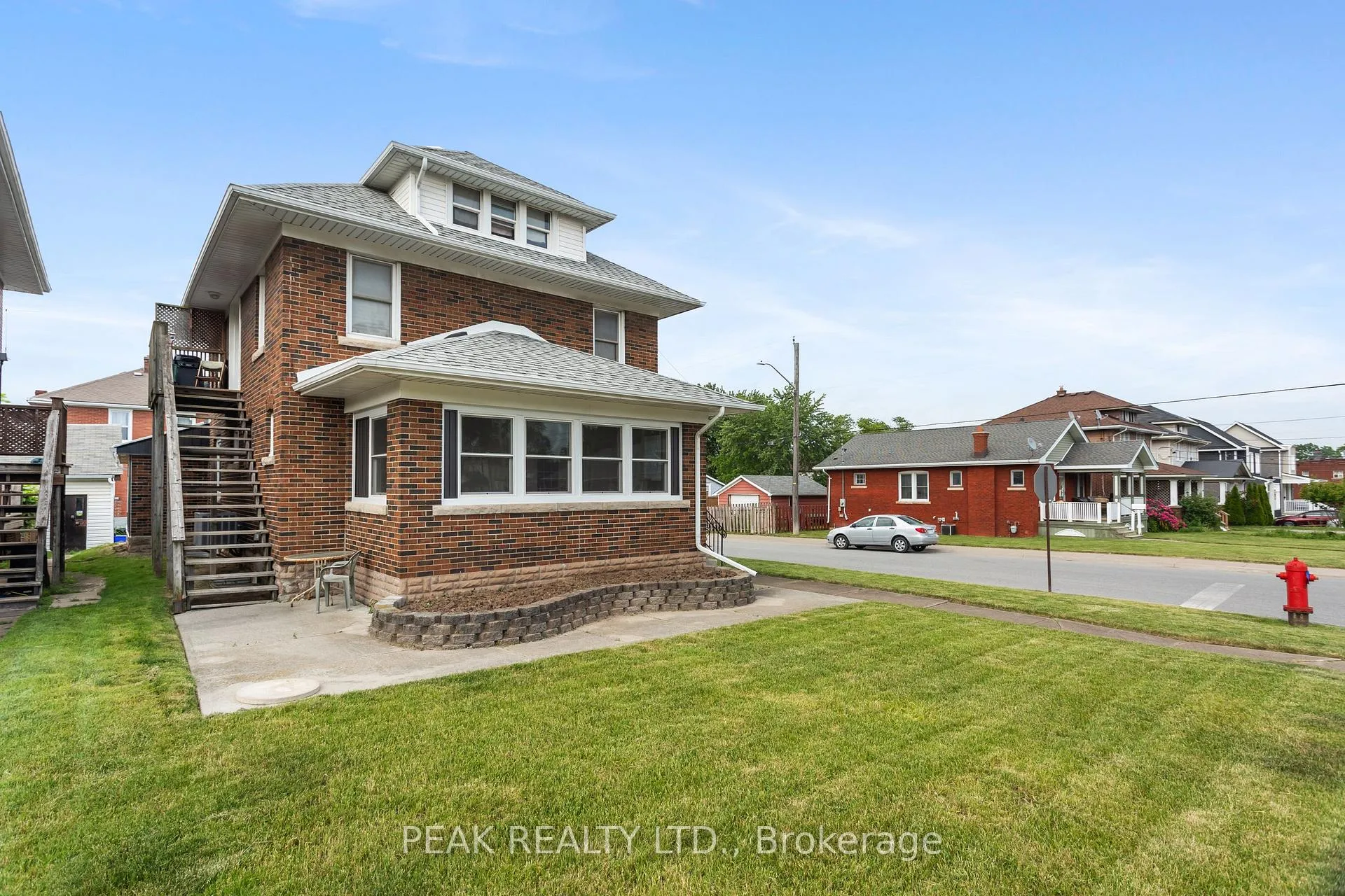 Photo 2 of 5155 Bridge Street, Niagara Falls, Downtown — HOMEH