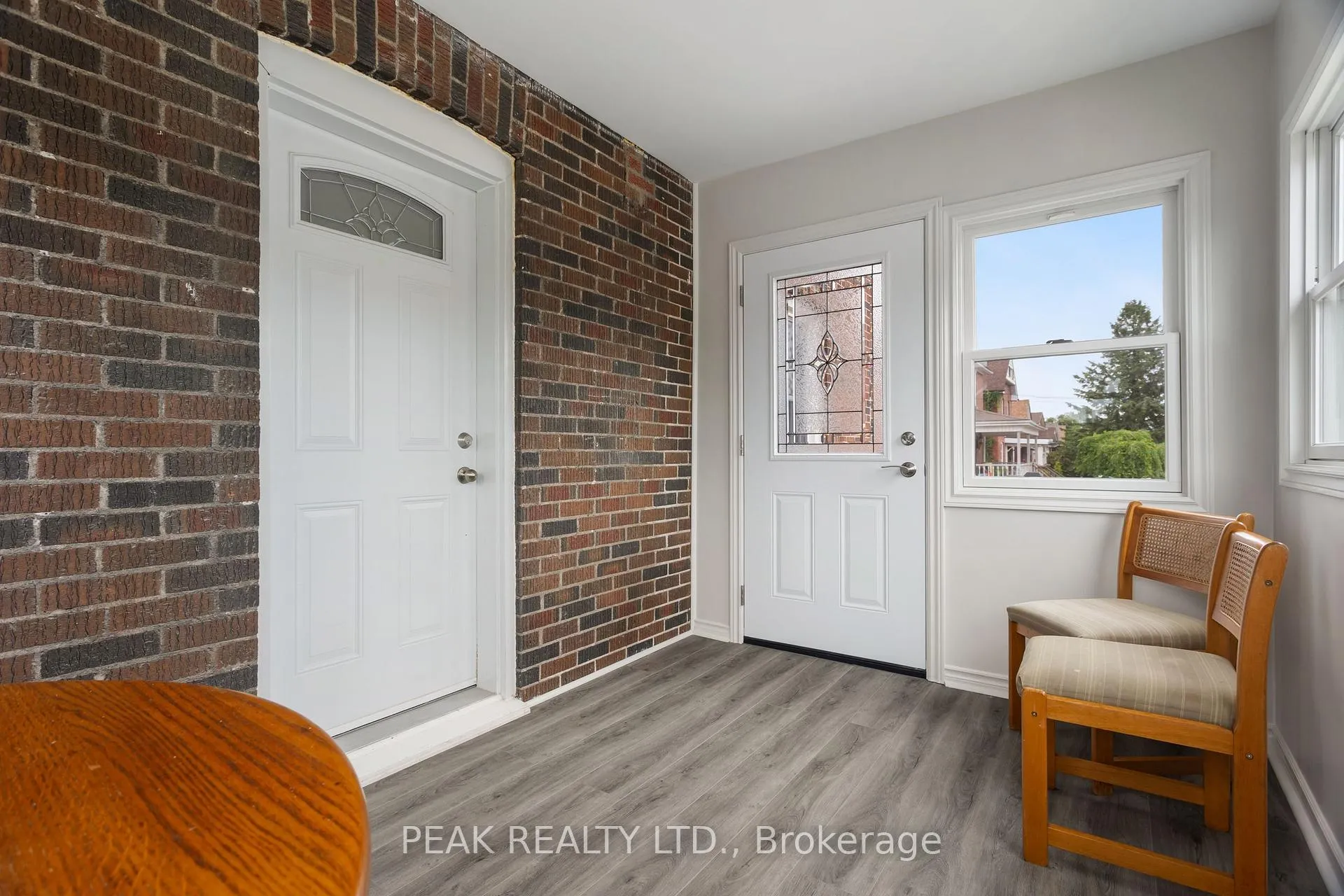 Photo 4 of 5155 Bridge Street, Niagara Falls, Downtown — HOMEH