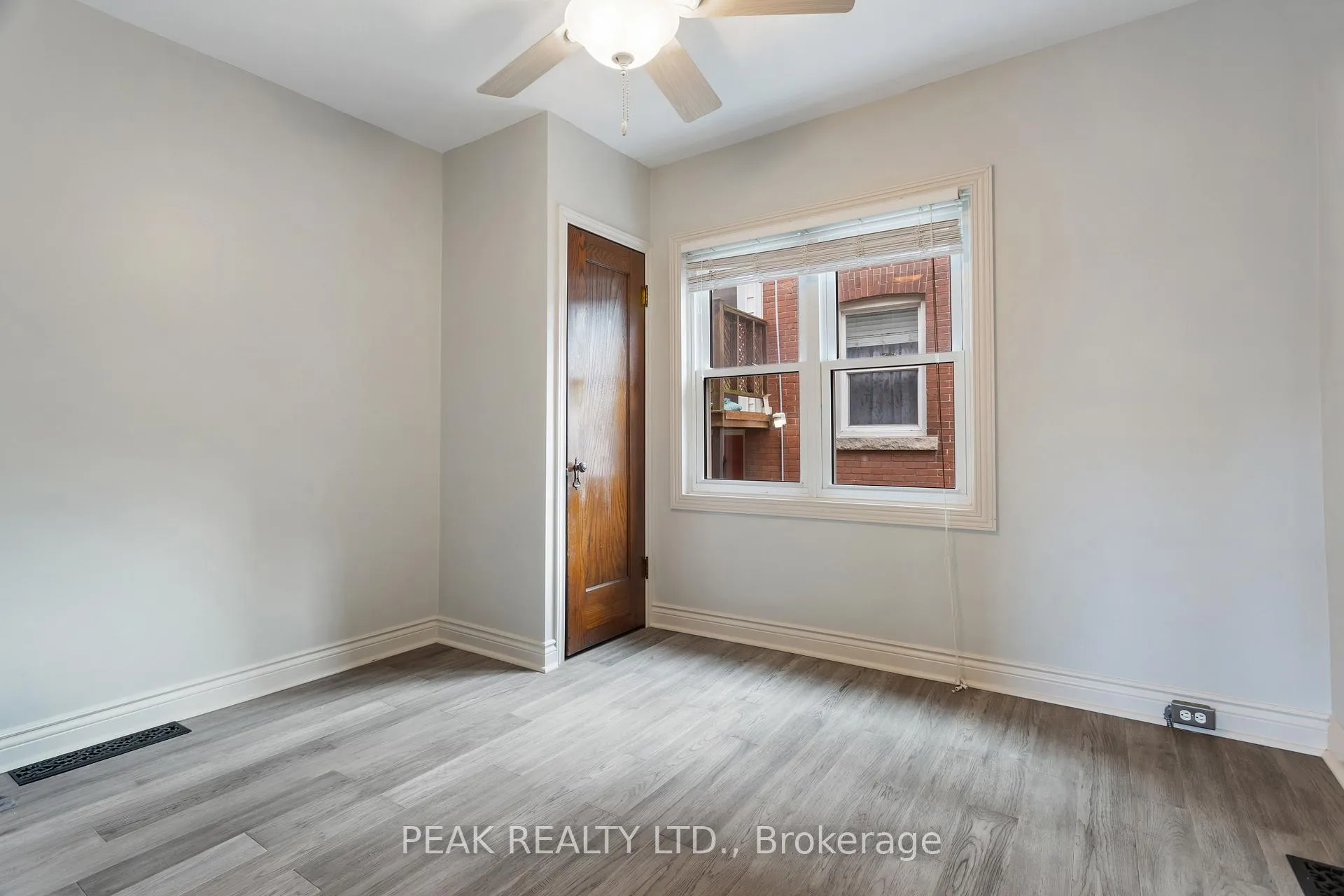 Photo 5 of 5155 Bridge Street, Niagara Falls, Downtown — HOMEH