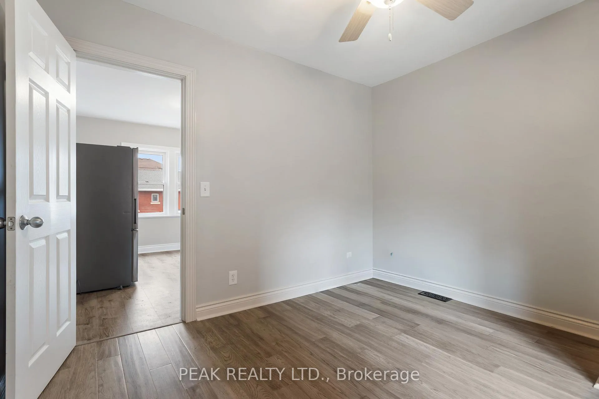 Photo 6 of 5155 Bridge Street, Niagara Falls, Downtown — HOMEH