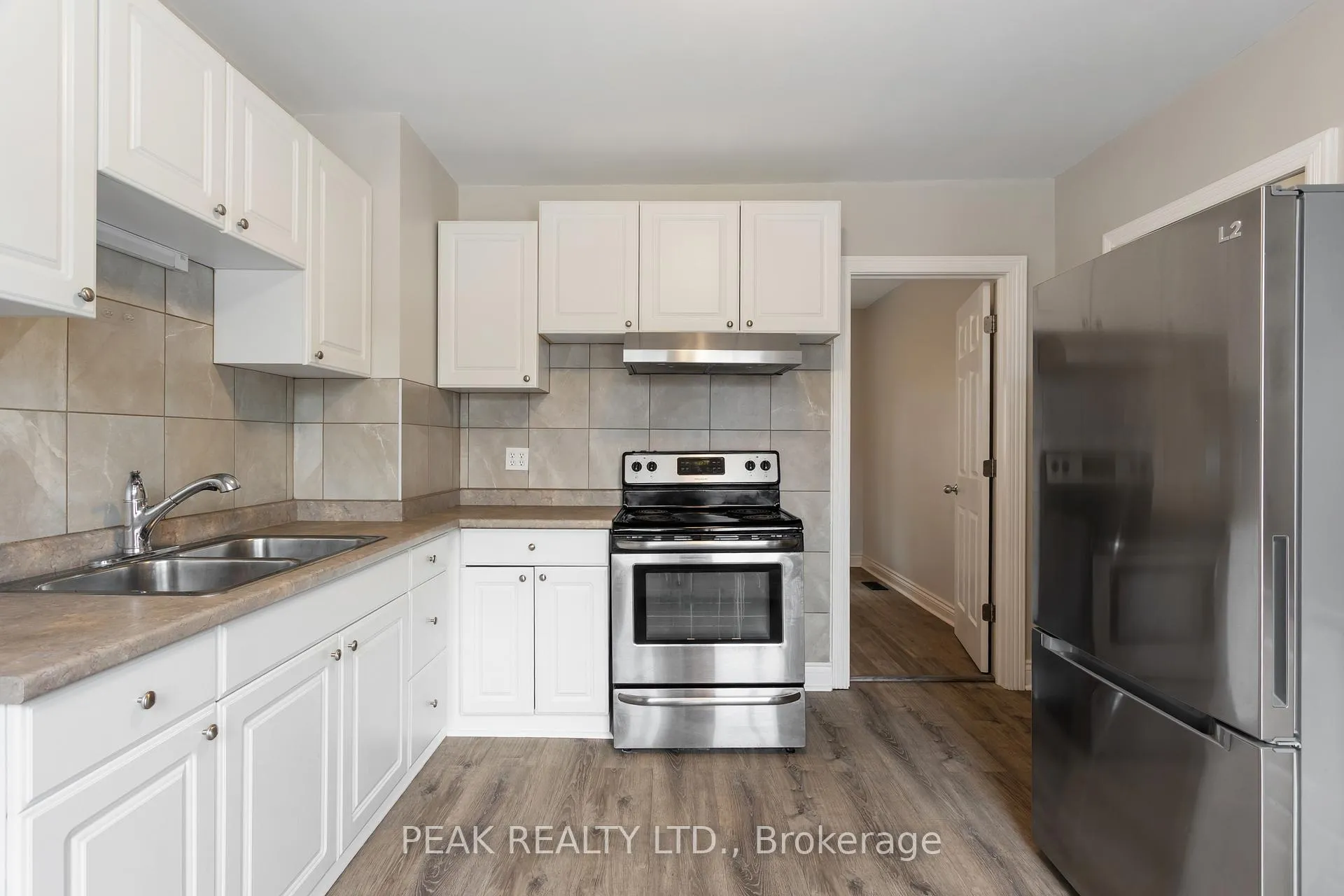 Photo 9 of 5155 Bridge Street, Niagara Falls, Downtown — HOMEH
