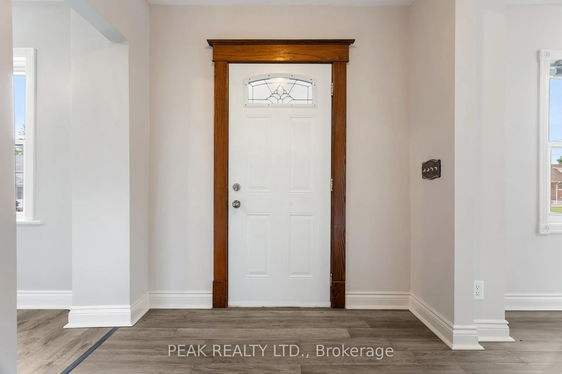 Photo 12 of 5155 Bridge Street, Niagara Falls, Downtown — HOMEH
